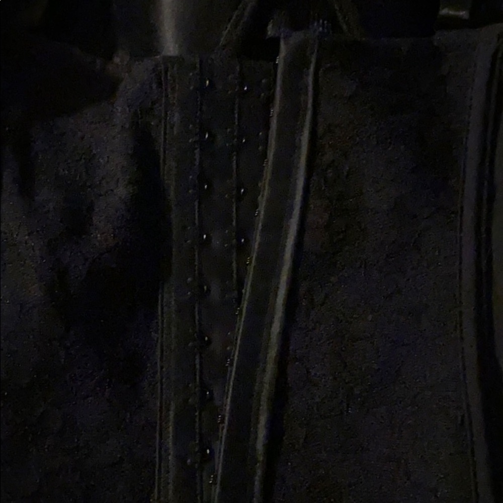 Black corset. 36C. Worn twice - Picture 3 of 4